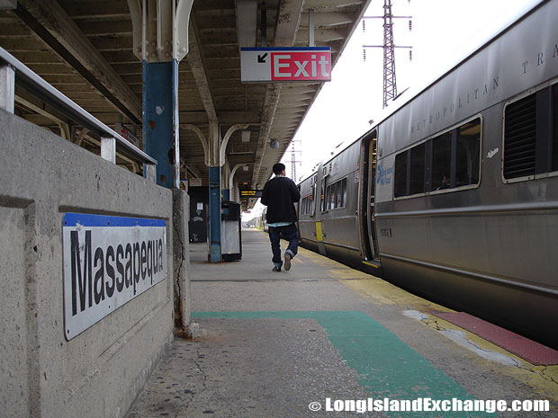 Massapequa Train Station Platform