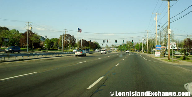 Sunrise Highway Eastbound by Babylon Town Hall, North Lindenhurst