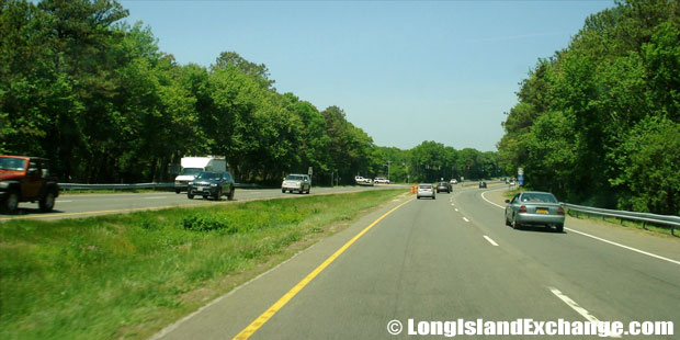 Veterans Memorial Highway Westbound towards Connetquot Avenue, North Great River