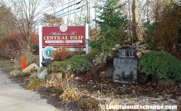 Central Islip Sign