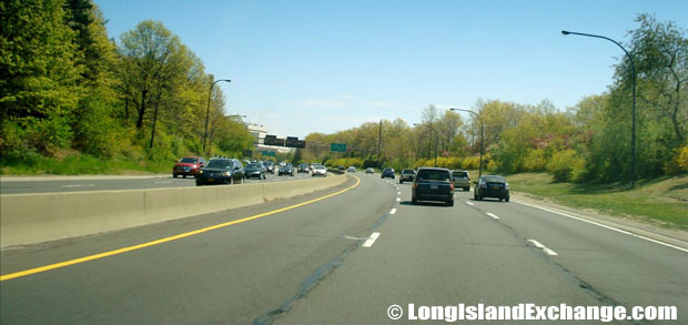 Meadowbrook Parkway Southbound South of Zeckendorf Blvd